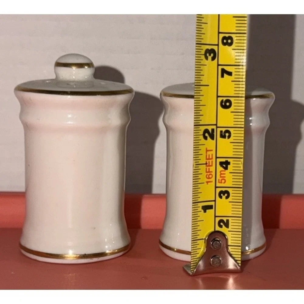 Vintage DISNEY WORLD WALT DISNEY Ceramic Salt Pepper Shakers Set Japan S & P